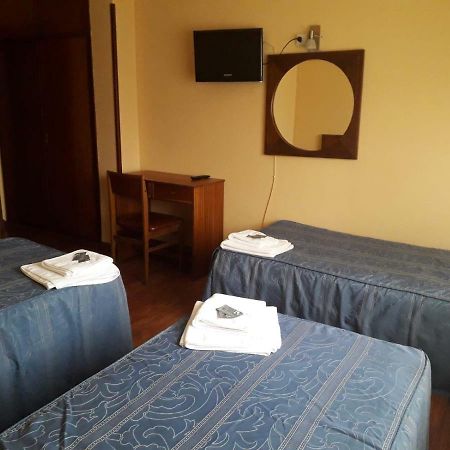 Hostal Ezequiel Los Arcos Esterno foto