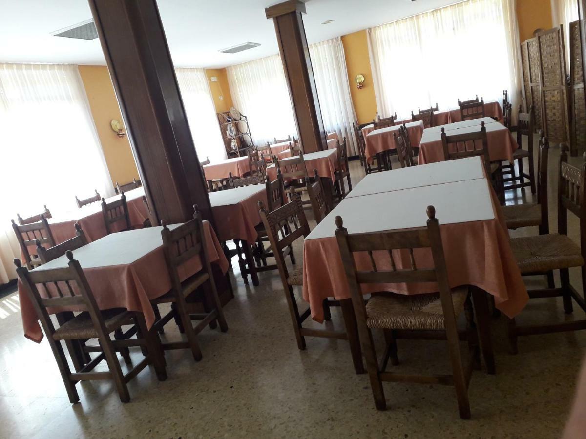 Hostal Ezequiel Los Arcos Esterno foto